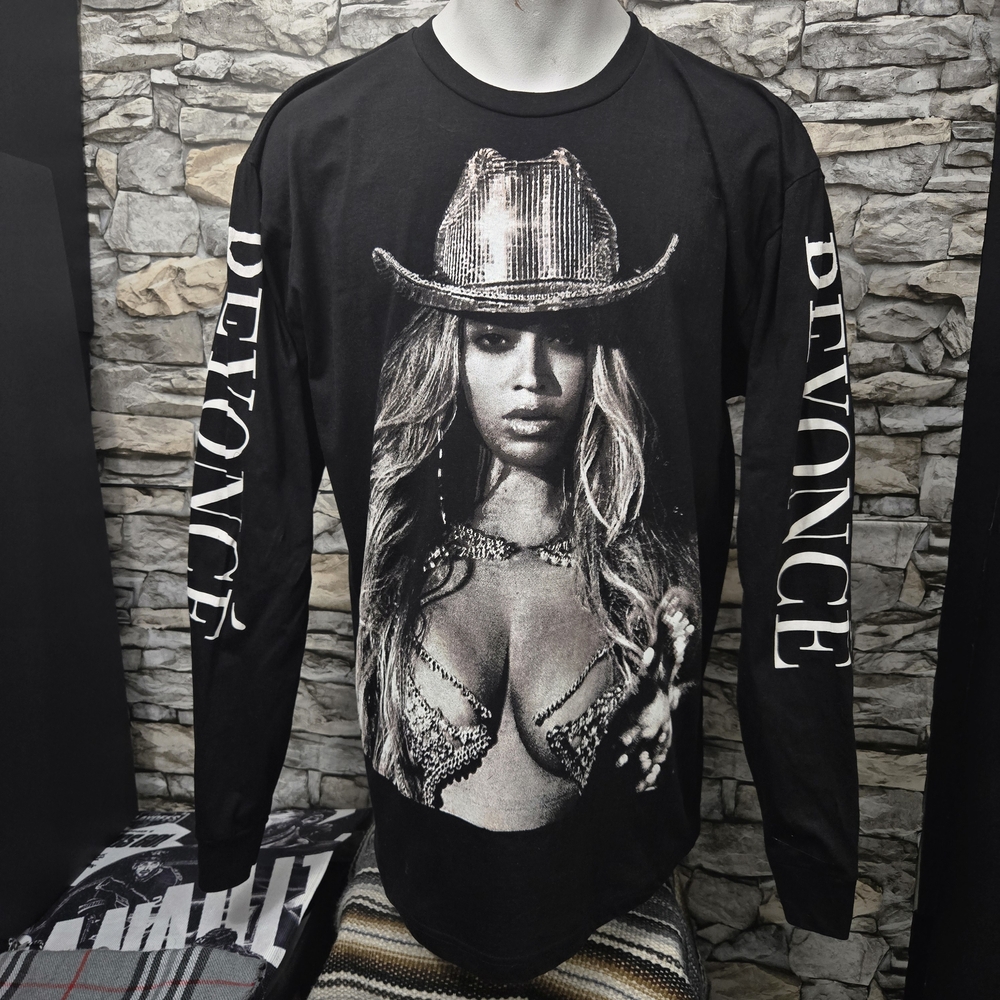 Beyoncé's men Large 2023 Renaissance World Tour long-sleeved t-shirt